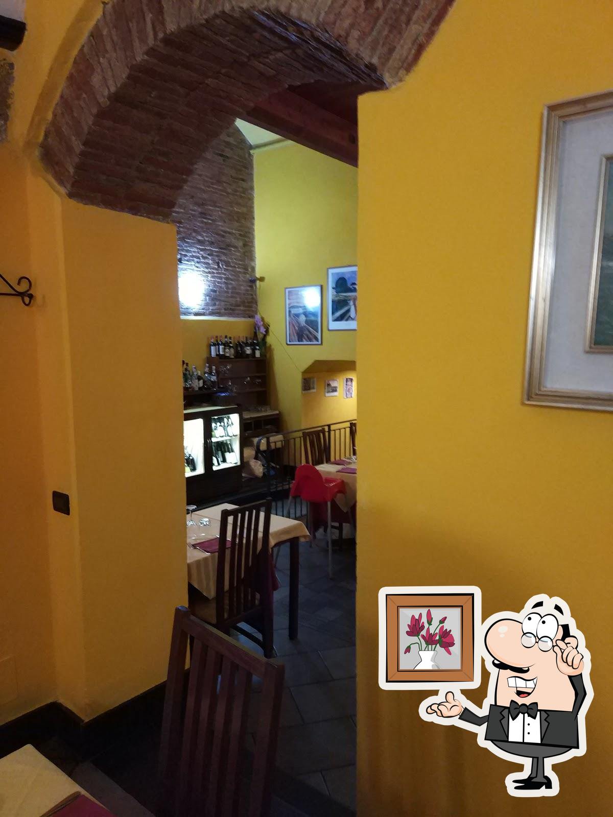 Gli interni di Trattoria Vegia Zena.