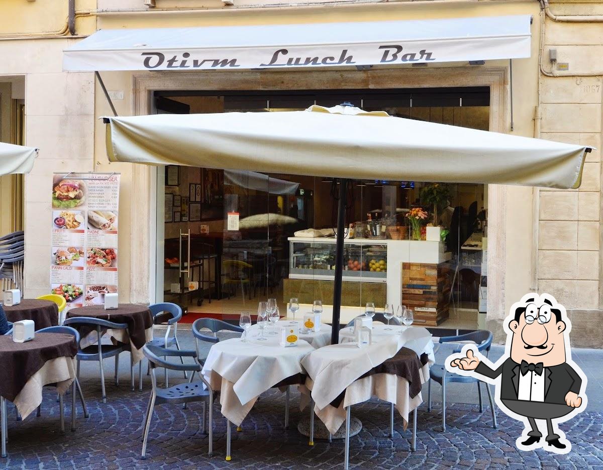 Siediti a un tavolo di Otivm Padova.