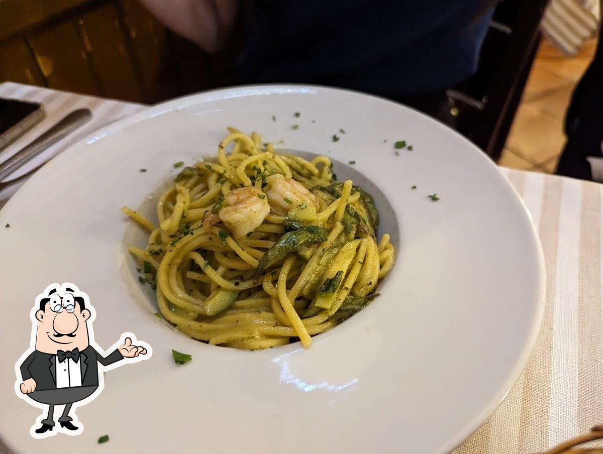 Dai un'occhiata agli interni di Trattoria Della Stampa.