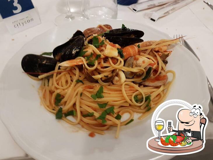 Assaggia i sapori della cucina di mare a Al Pontile Ristorante "Bassi Fondenti".