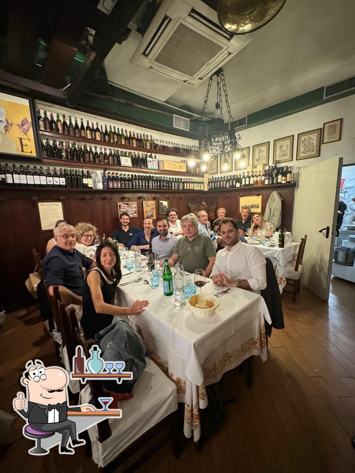 Siediti a un tavolo di Ristorante Da Cesari.