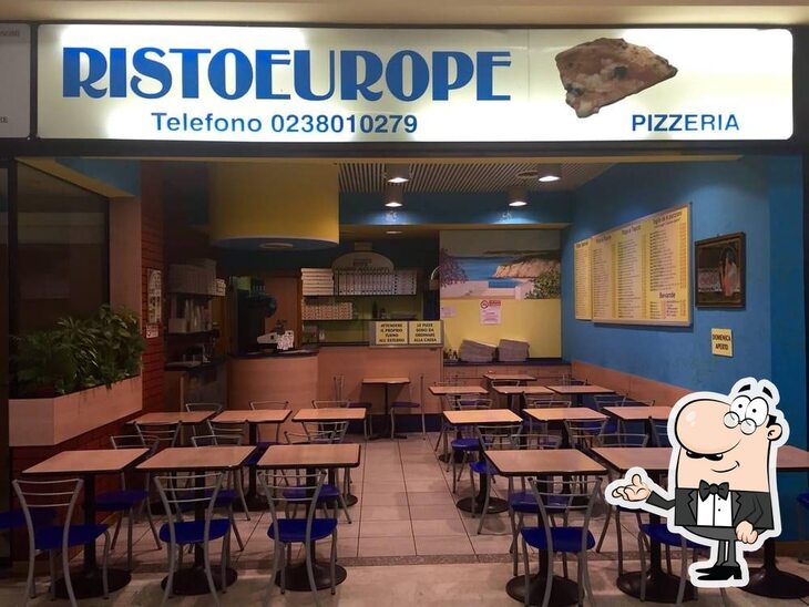 Siediti a un tavolo di Pizzeria Ristoeurope.