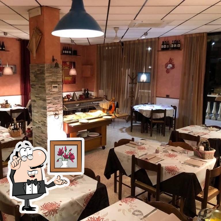 Siediti a un tavolo di RISTORANTE DUE LUPI.