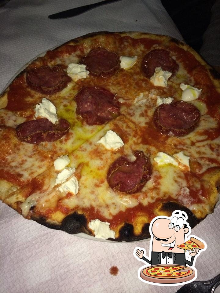 A Ristorante Dea, puoi ordinare una bella pizza.