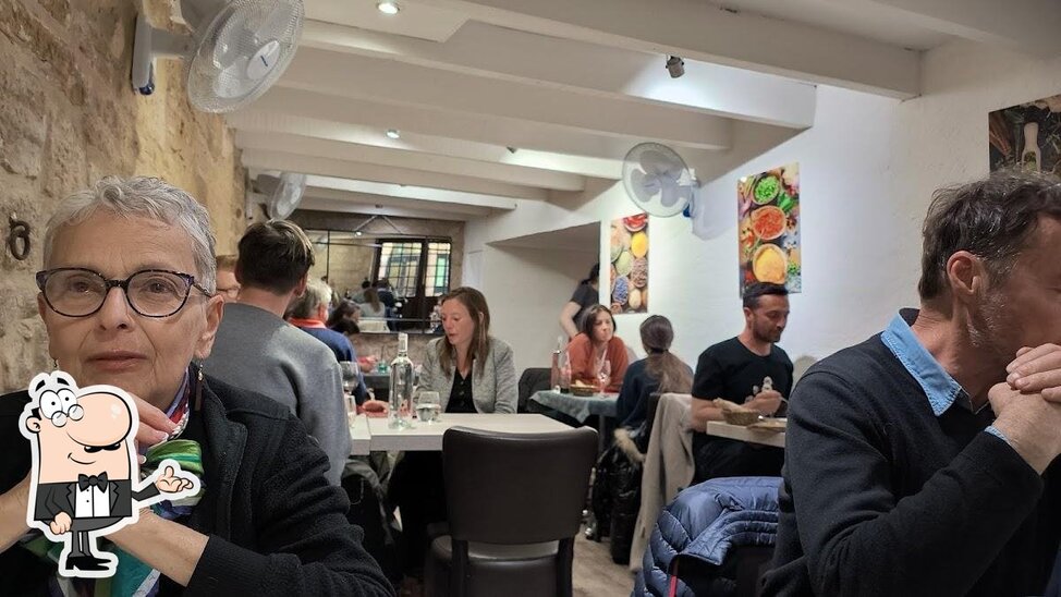 Installez-vous à l'une des tables de Gueule et Gosier Sarlat la Canéda.