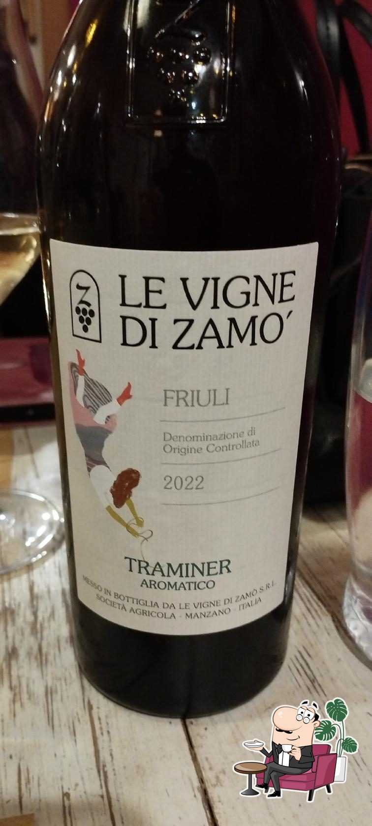 Gli interni di L'OSTEria.