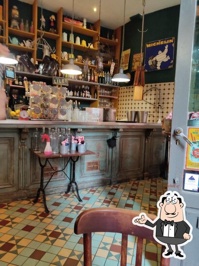 Installez-vous à l'une des tables de L'épicerie de Ginette - Bistrot à Tartines - Lyon 2.