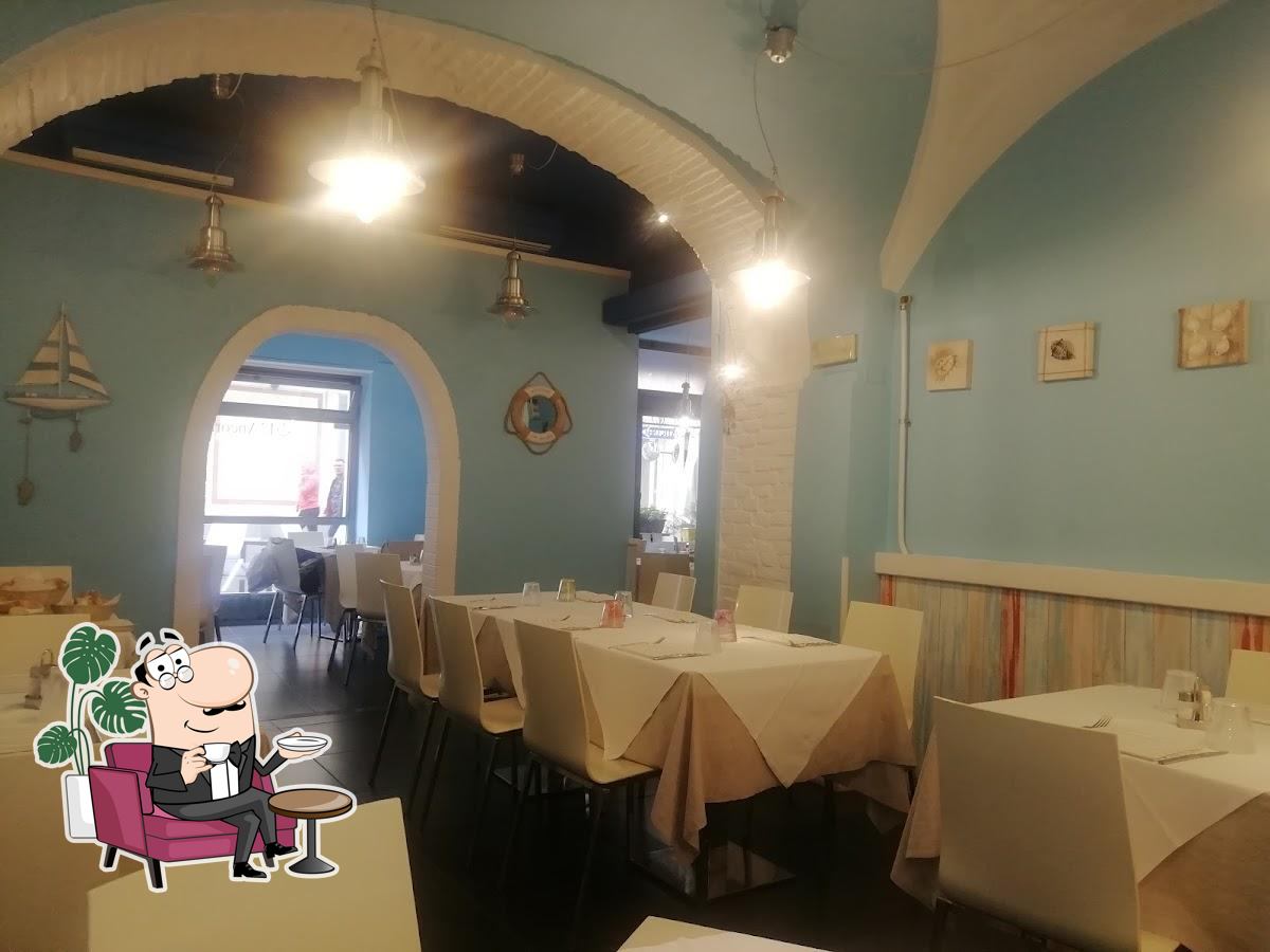 Siediti a un tavolo di Ristorante pizzeria L'Ancorà.