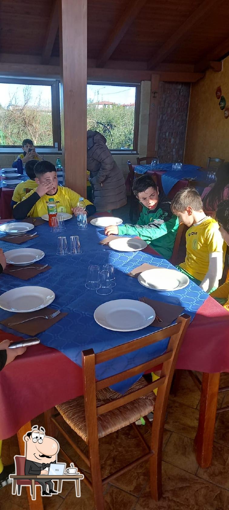 Siediti a un tavolo di Elisir.