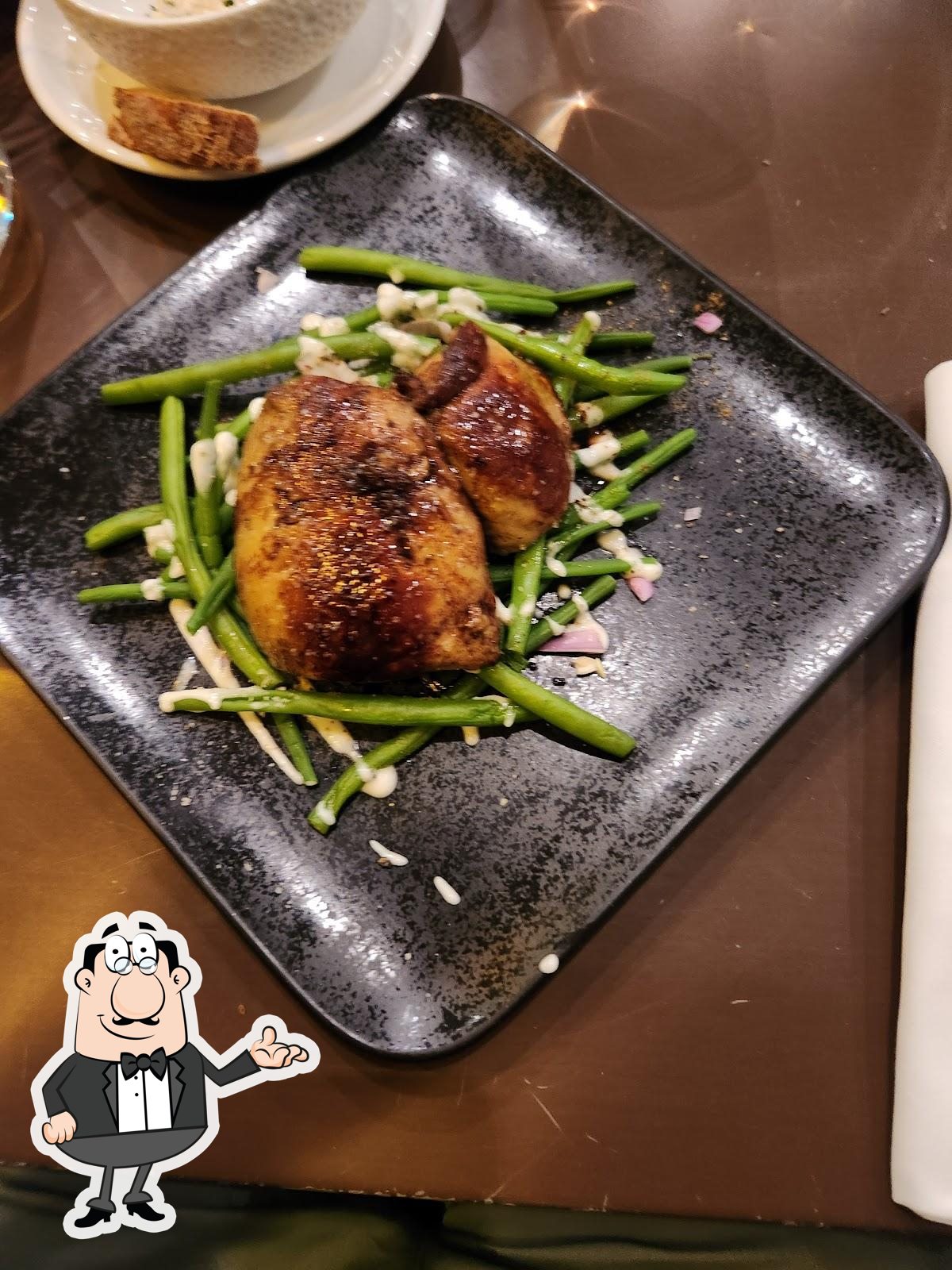 L'intérieur de LE HIDE.