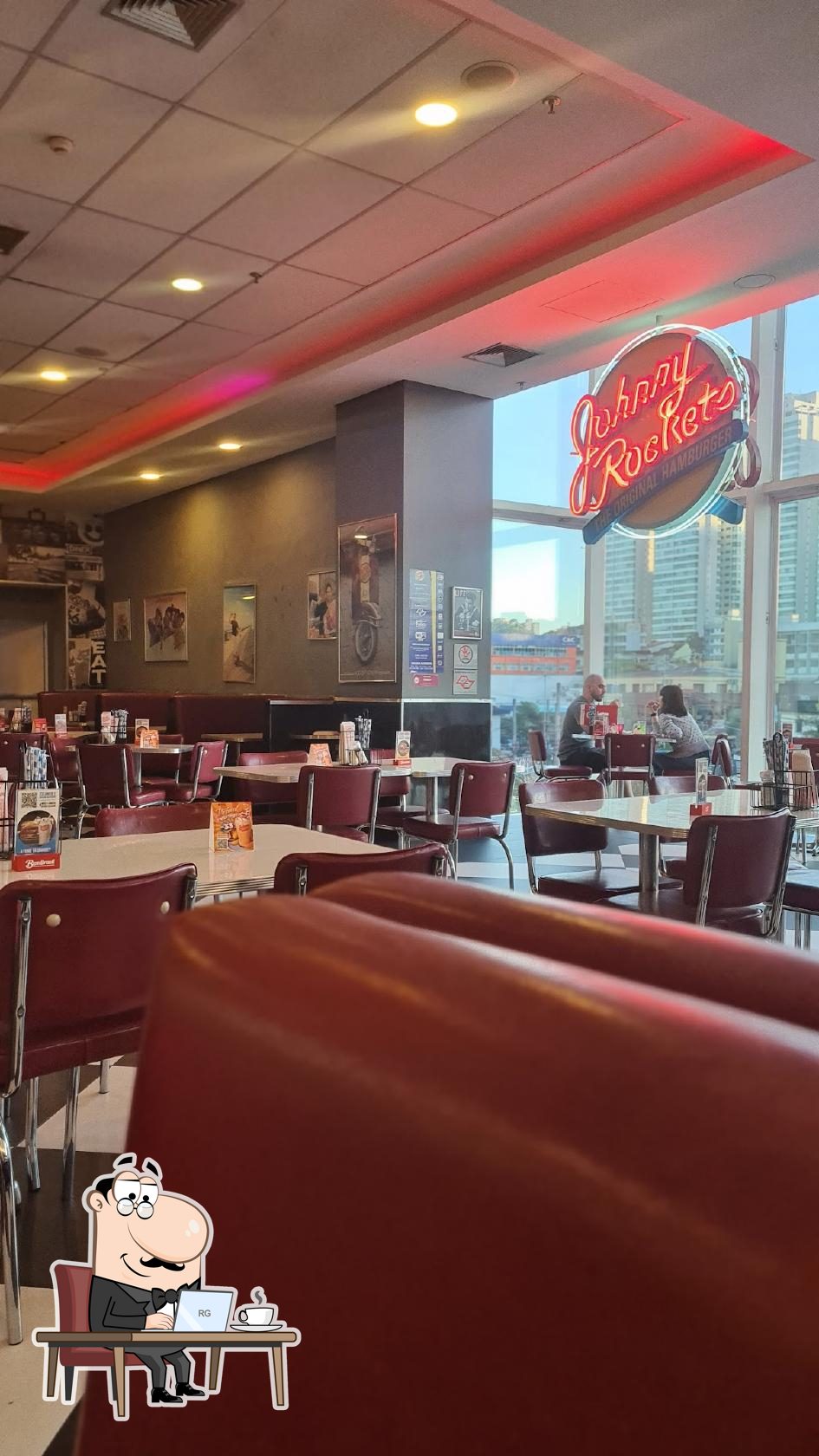 O interior do Johnny Rockets @ Shopping Golden Square.