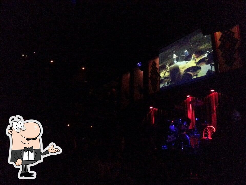 O interior do Stones Music Bar.