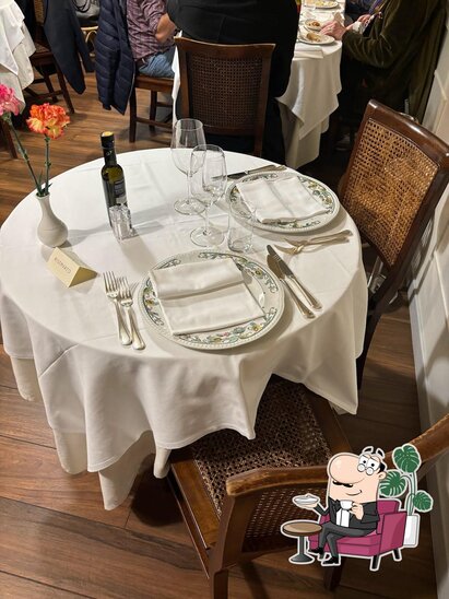 Siediti a un tavolo di Ristorante La Pignese.