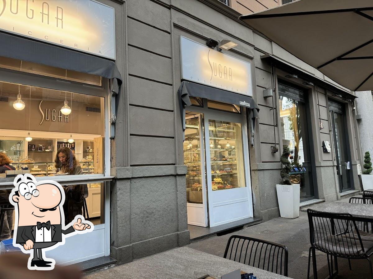 Dai un'occhiata agli interni di Sugar. Dai un'occhiata agli interni di Sugar.