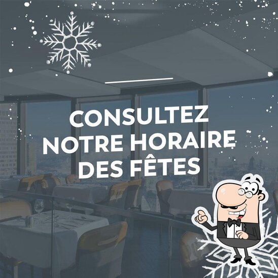 Installez-vous à l'une des tables de Ciel! Bistro Bar Tournant.