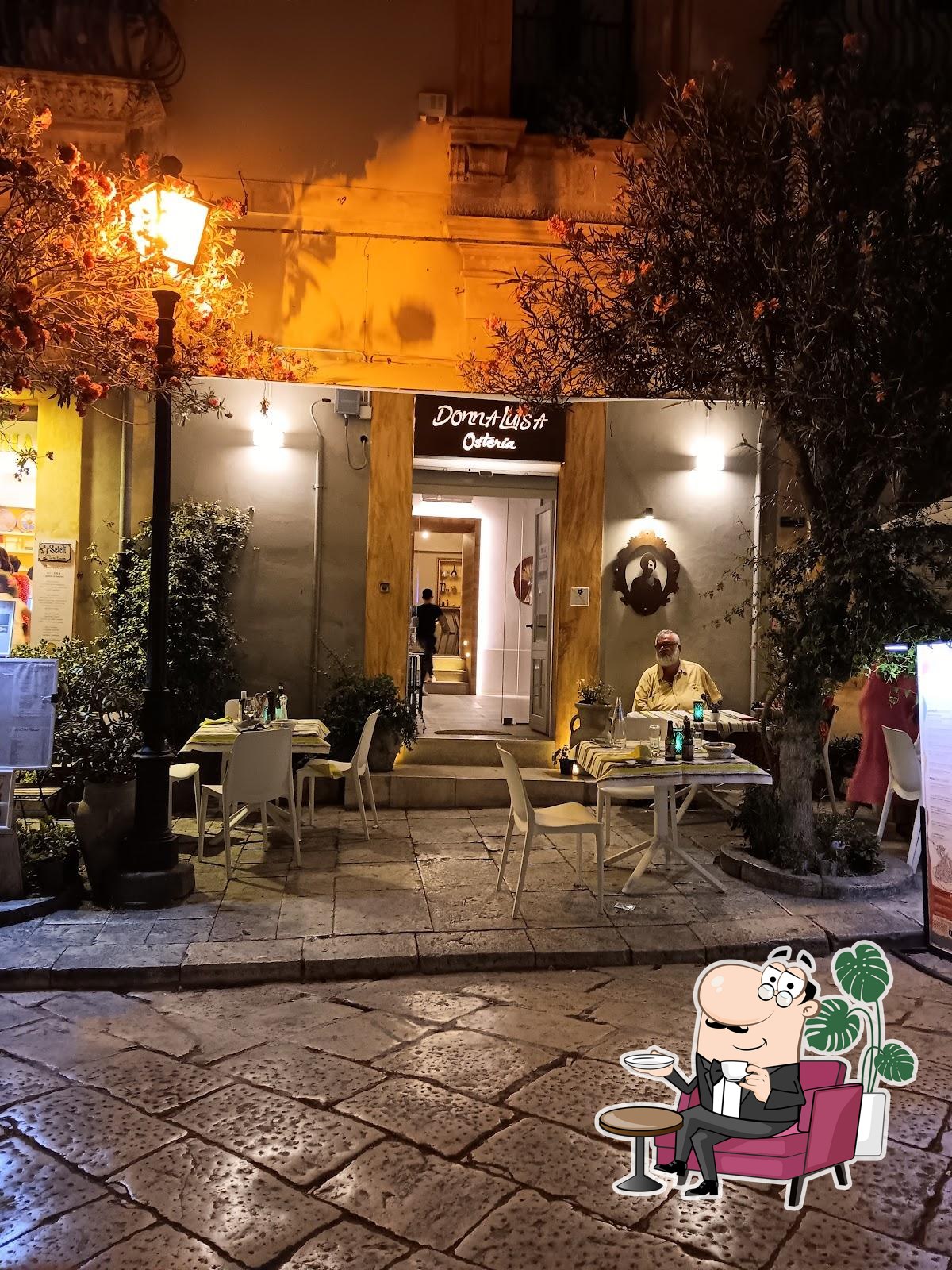 Dai un'occhiata agli interni di Osteria Donna Luisa.