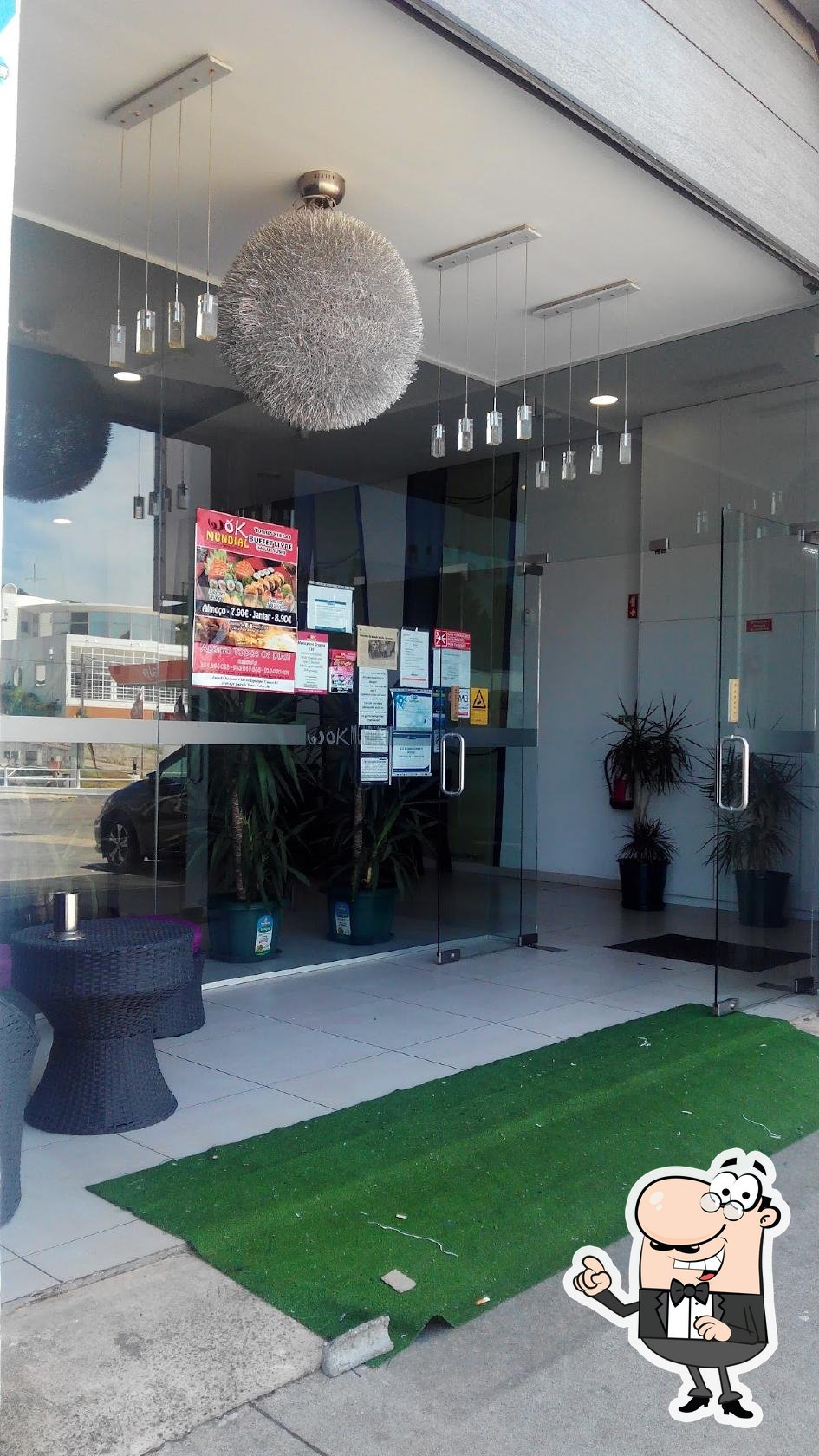 Veja imagens do interior do WOK Mundial.