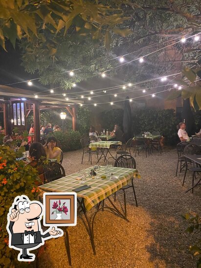 Dai un'occhiata agli interni di Osteria San Pietro.