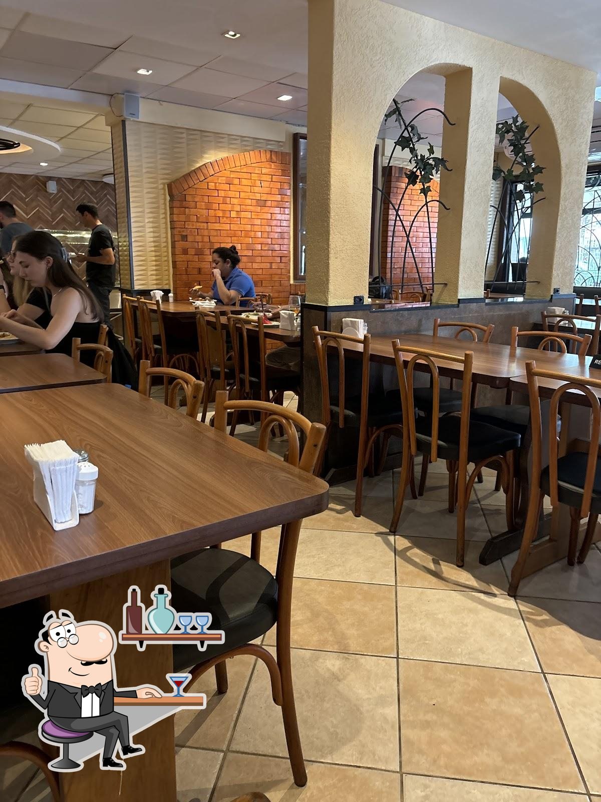 Veja imagens do interior do Restaurante Fontana Bom Fim Porto Alegre.