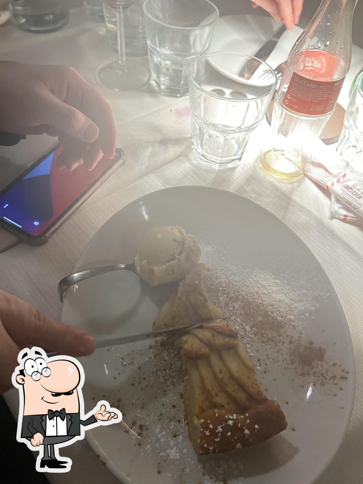Siediti a un tavolo di Da Romolo alla Mole Adriana.