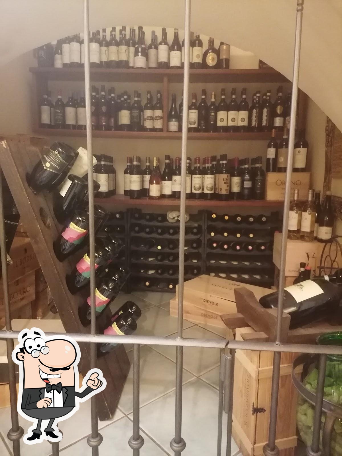 Dai un'occhiata agli interni di Trattoria Cavour 42.