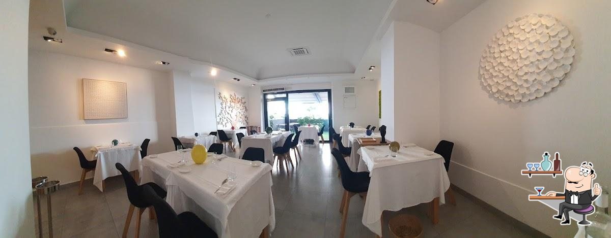Gli interni di sagré ristorante.