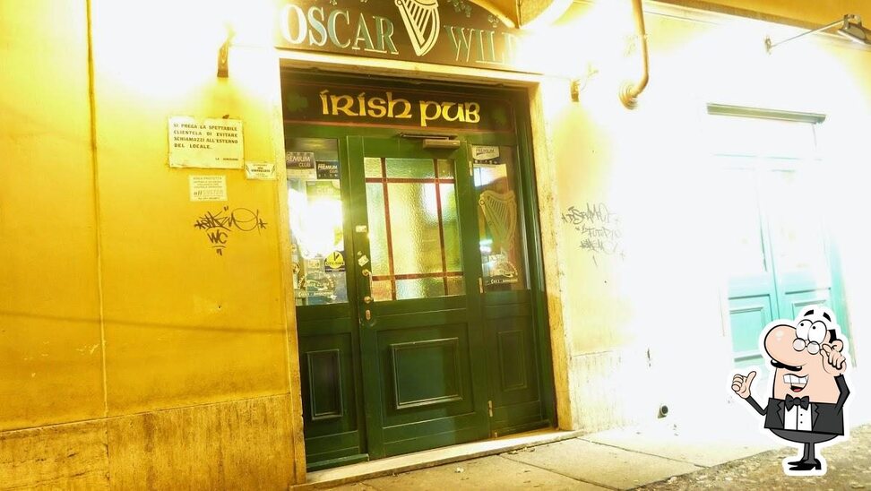 Dai un'occhiata agli interni di Pizzeria Oscar Wilde.