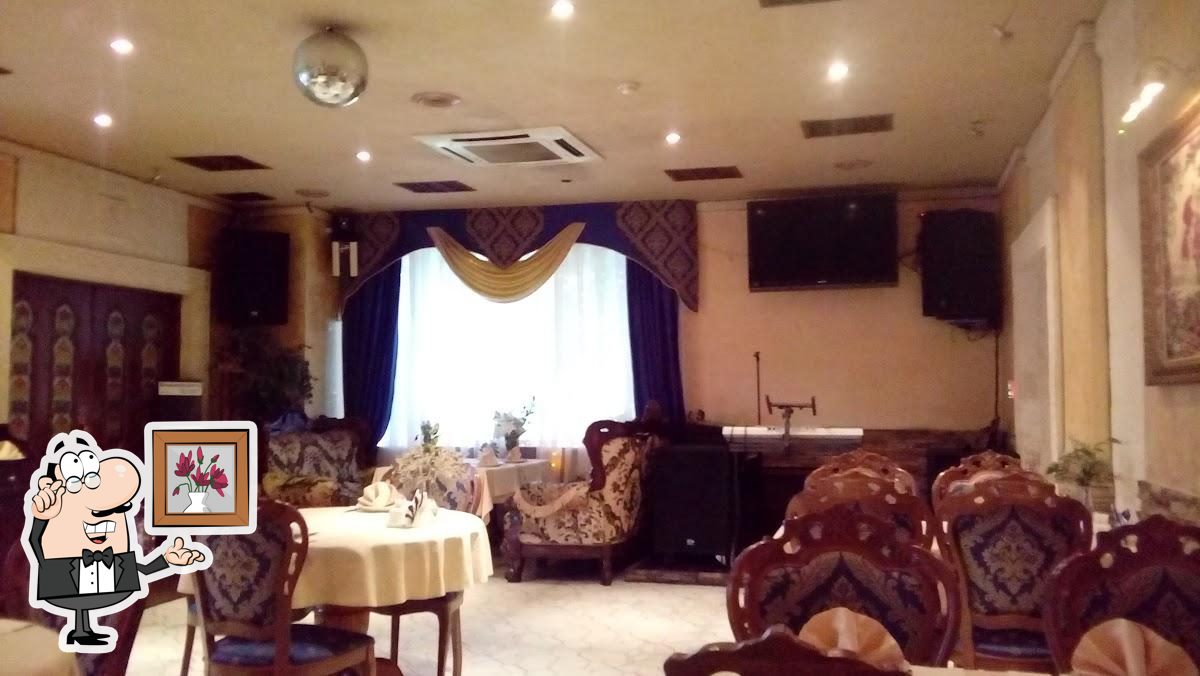 Take a seat at one of the tables at Restaurant Dezha Vyu.