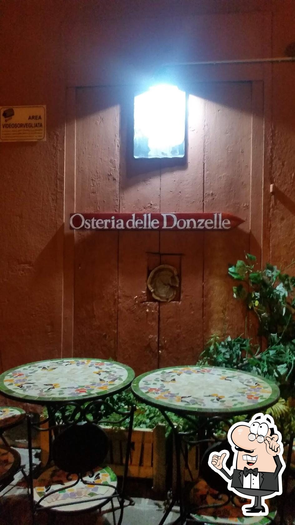 Siediti a un tavolo di Osteria Delle Donzelle.