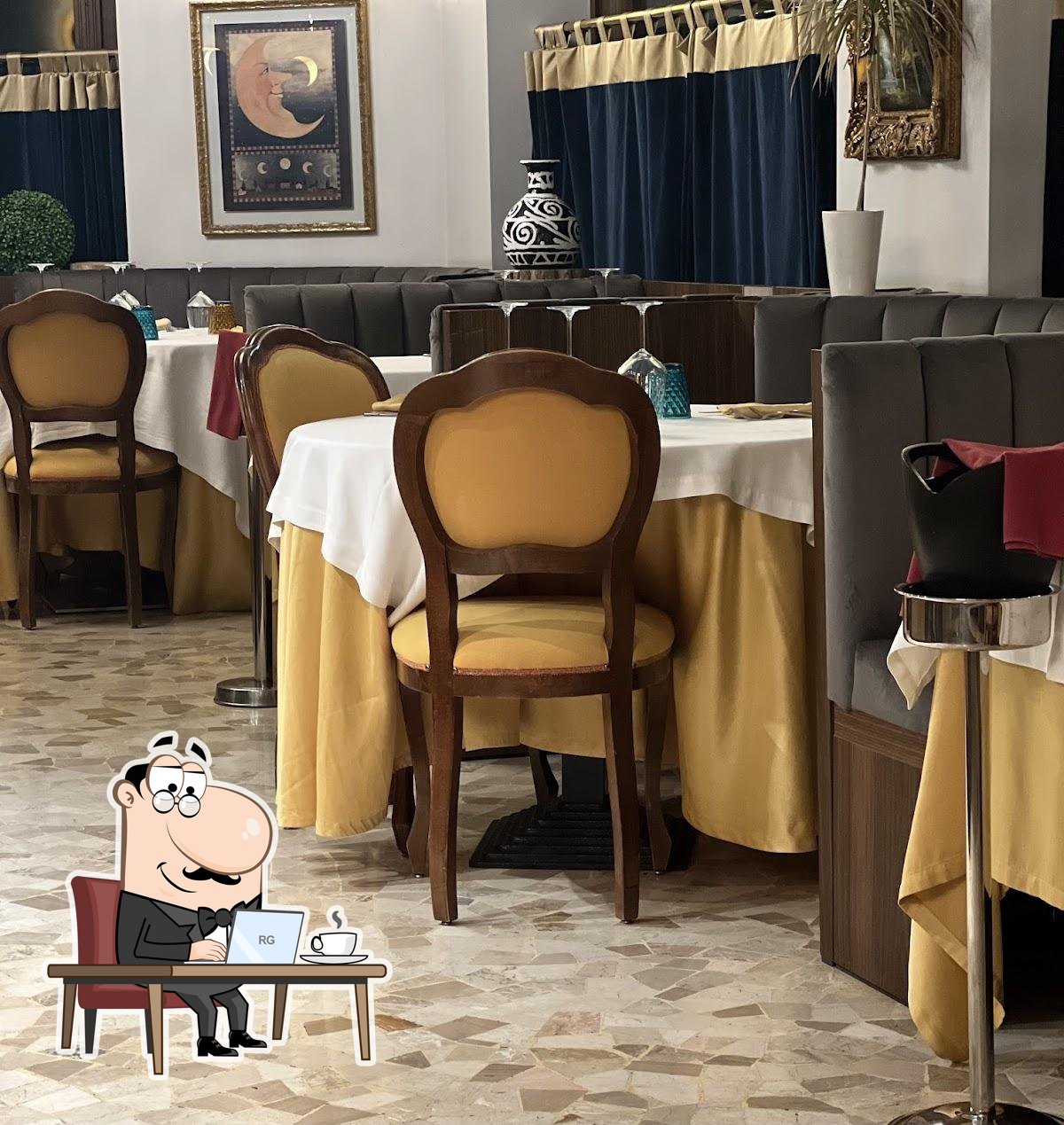 Gli interni di Delfino Blu.