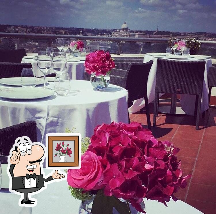 Siediti a un tavolo di SETTIMO ROMAN CUISINE ANDTERRACE. Siediti a un tavolo di SETTIMO ROMAN CUISINE ANDTERRACE.