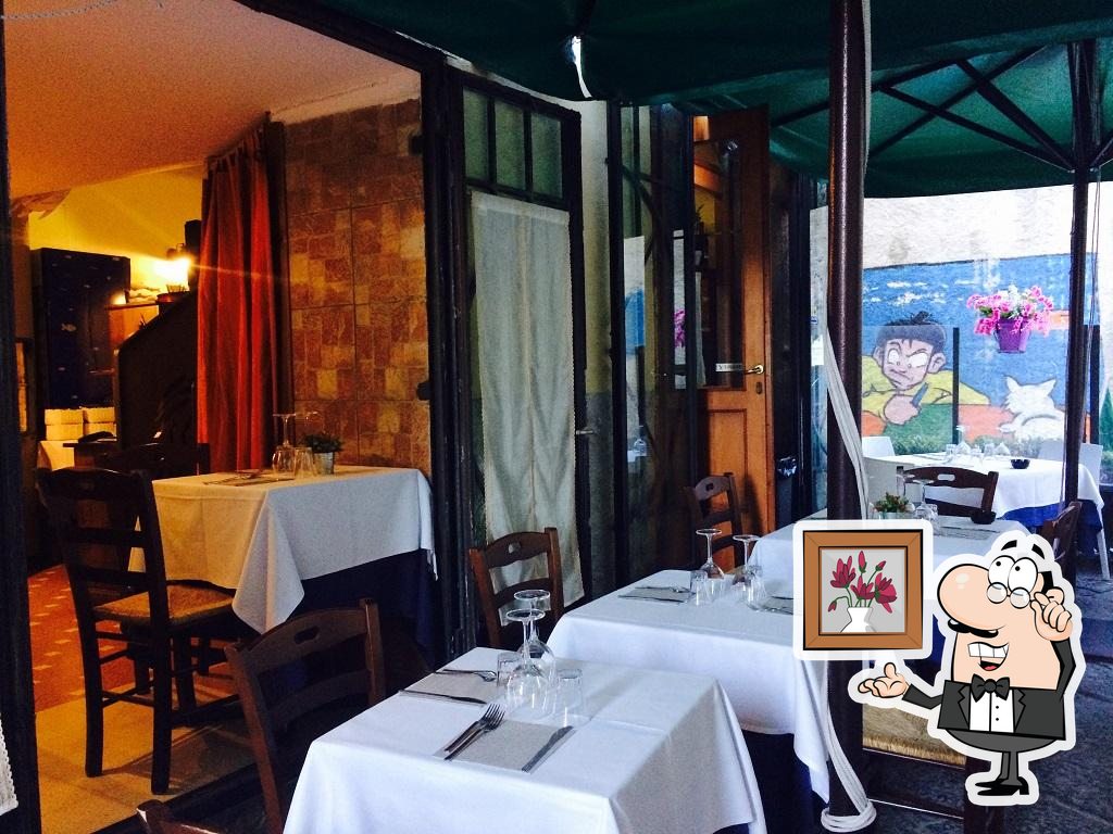Dai un'occhiata agli interni di Osteria Angolo Masuccio.
