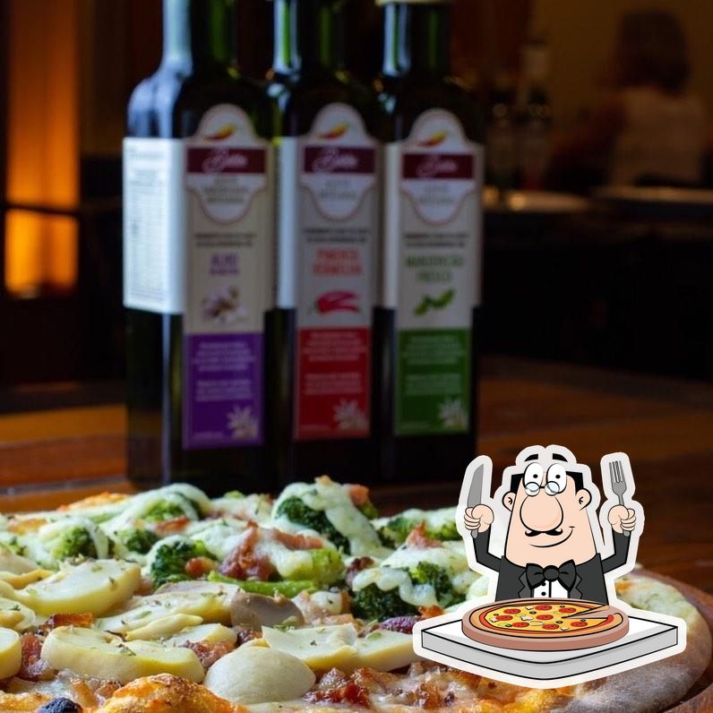 Peça diversos variedades de pizza.