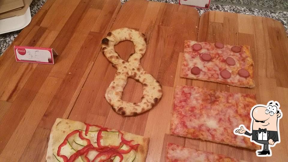 Siediti a un tavolo di Pizzeria da Carlo.