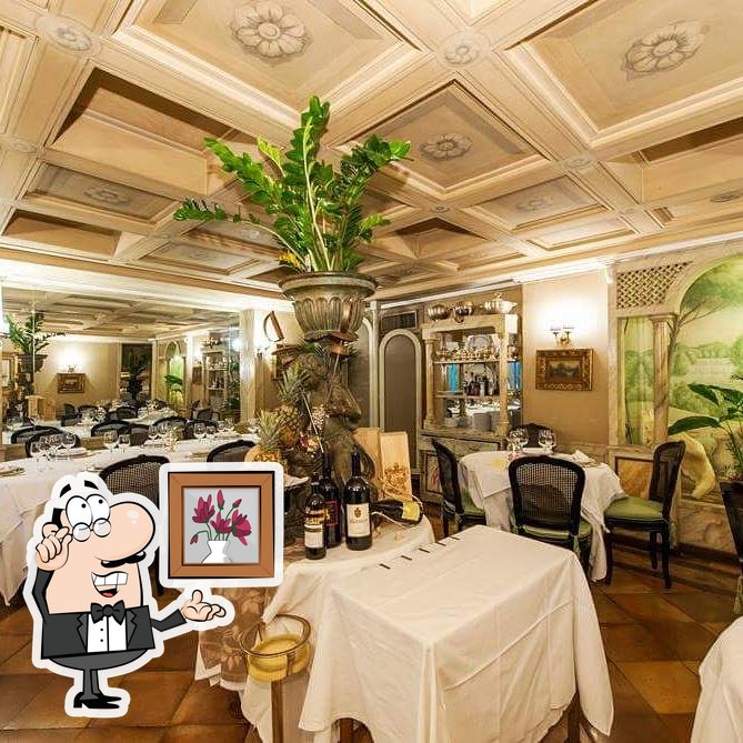 Check out how Ristorante Camponeschi looks inside.