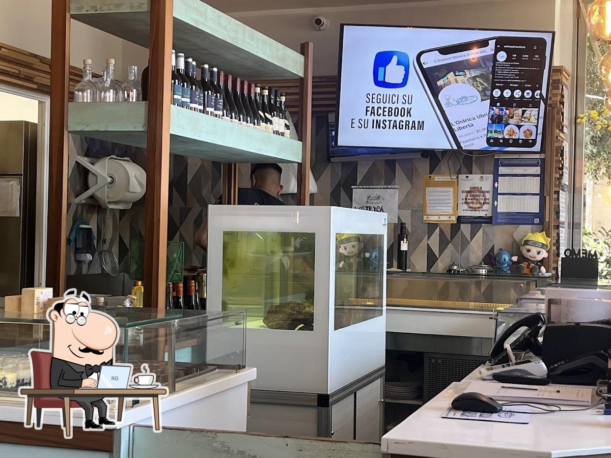Gli interni di L'OSTRICA UBRIACA di via Taranto.