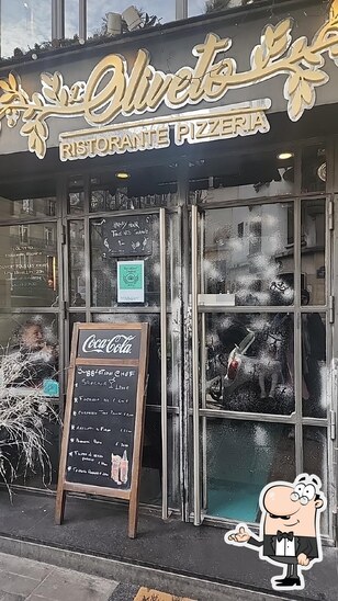 L'intérieur de L'oliveto Paris.