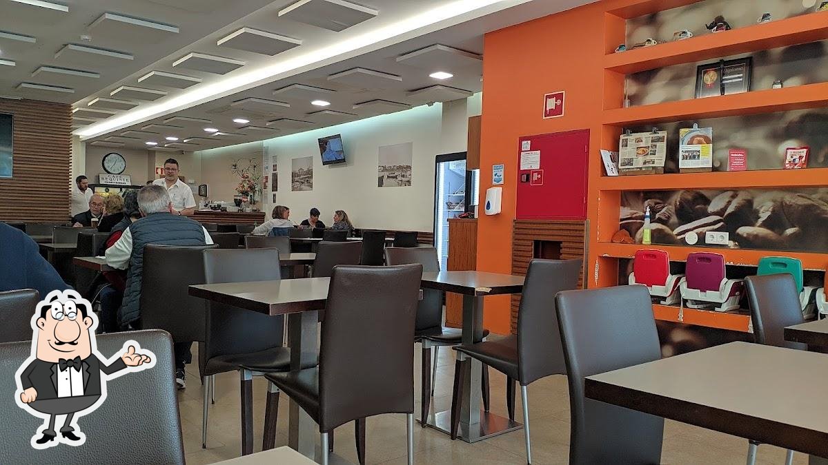 Veja imagens do interior do Requinte Francesinhas.