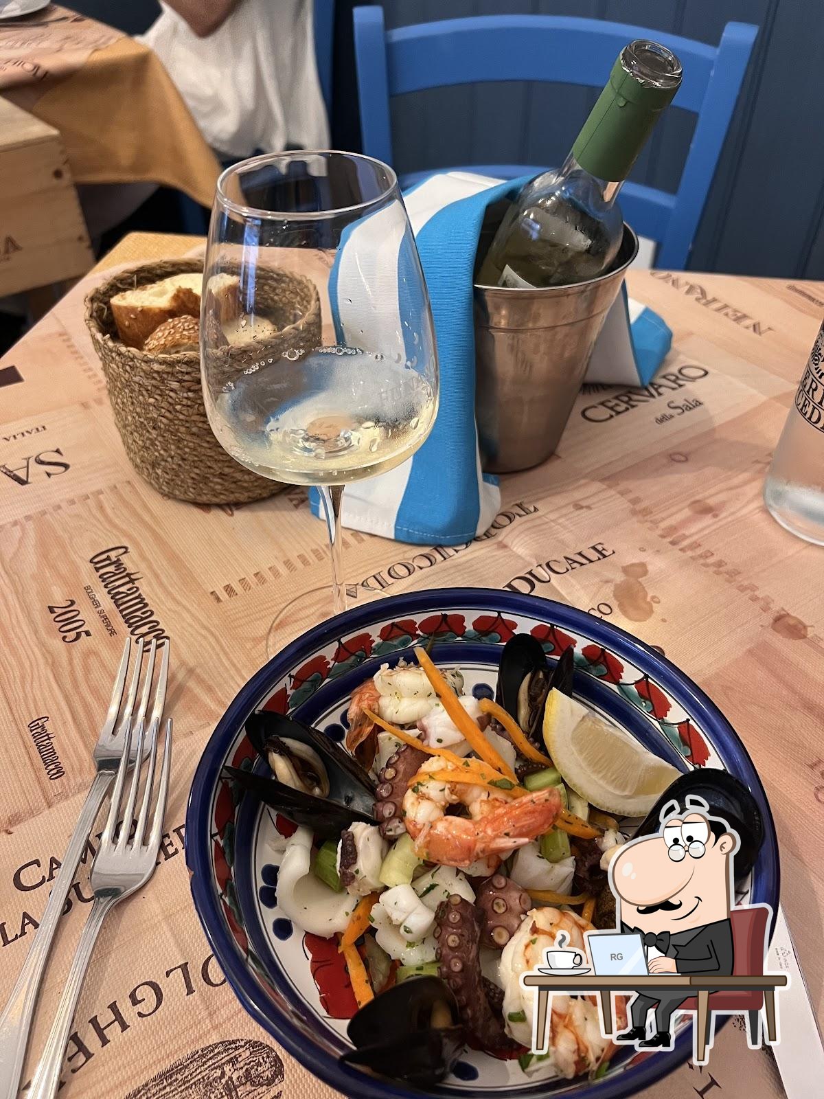 Siediti a un tavolo di Osteria Mercede.