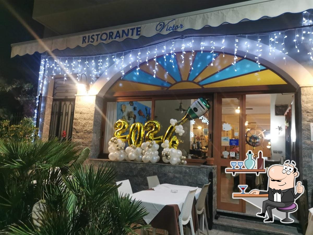 Siediti a un tavolo di Ristorante Victor.