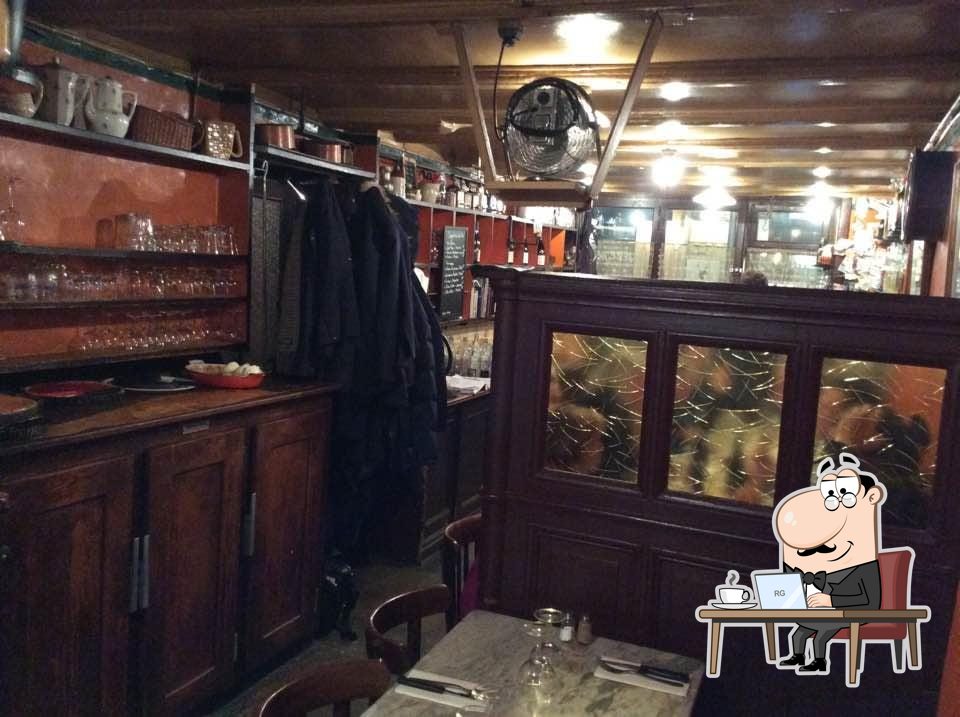 L'intérieur de La Mère Jean.