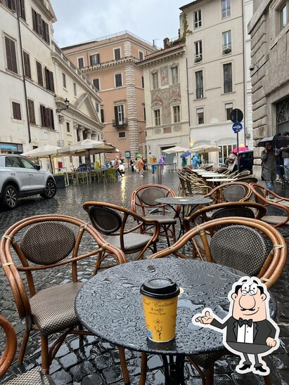 Gli interni di Sant'Eustachio Caffè.