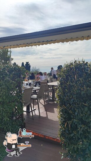 Dai un'occhiata agli interni di Osteria la Caletta.