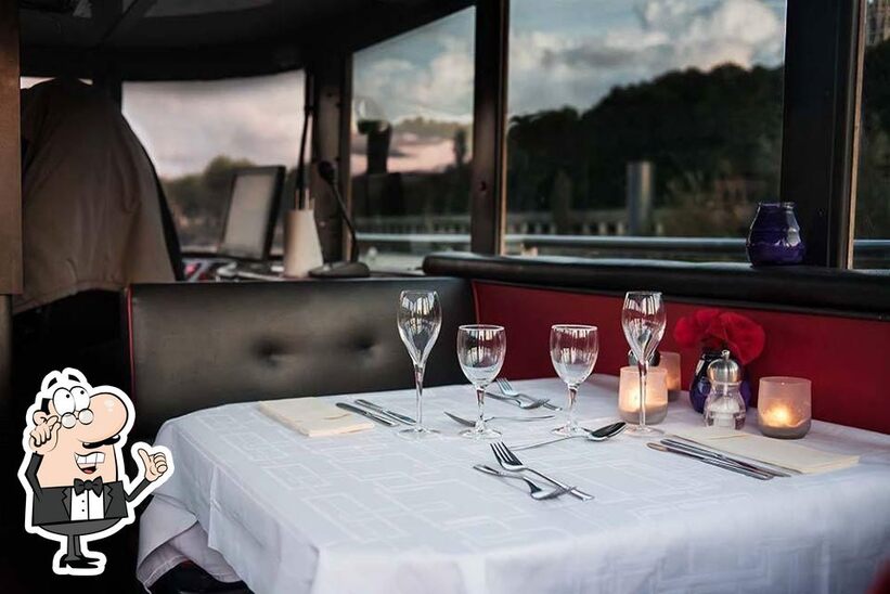 Découvrez l'intérieur de Paris en Scène Dîner Croisière.