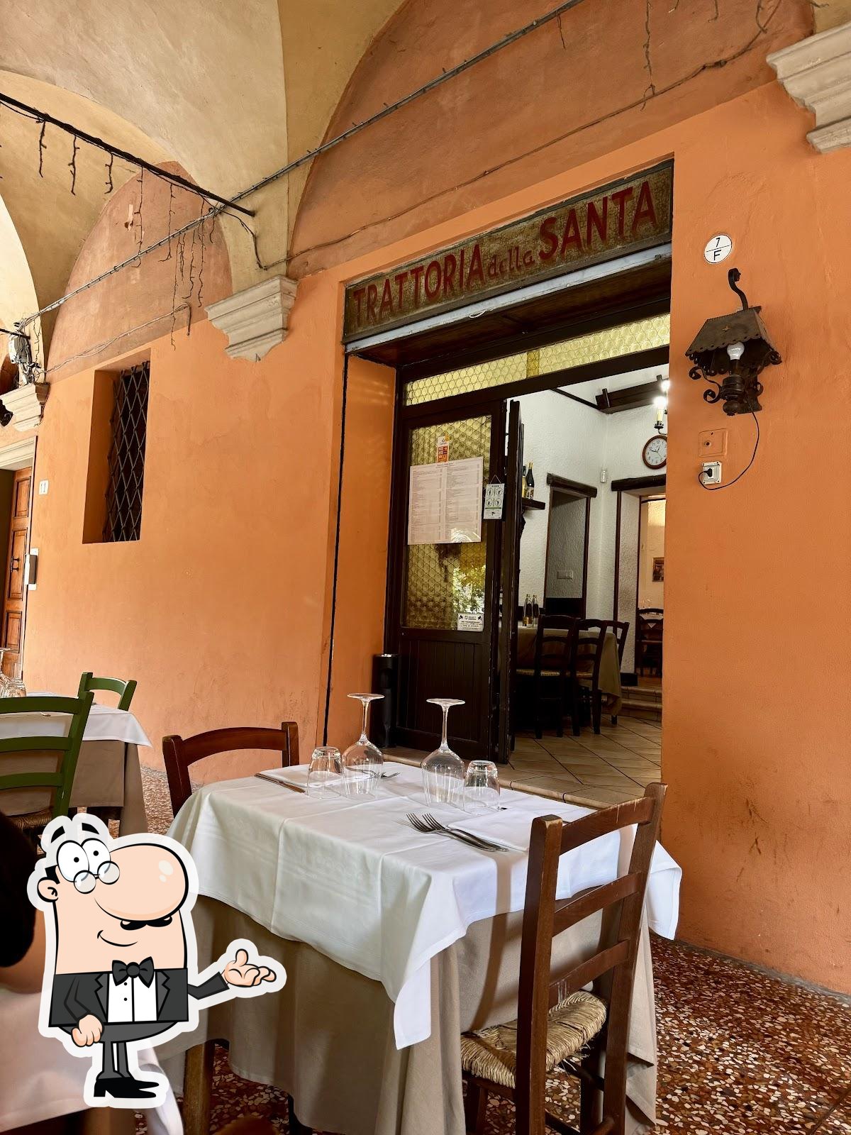 Siediti a un tavolo di Trattoria Della Santa.