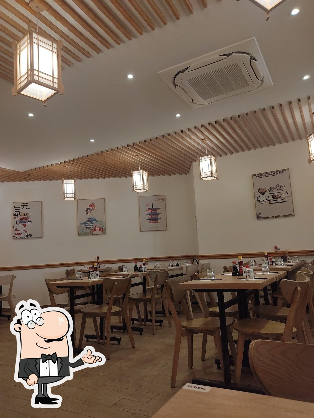 Installez-vous à l'une des tables de Genki.