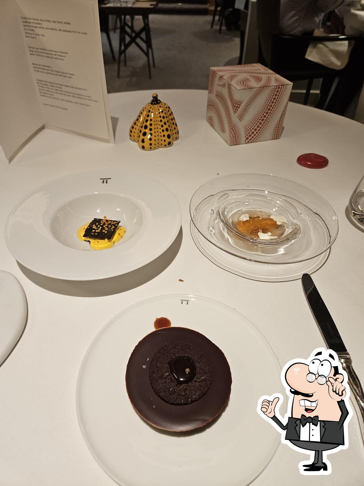 Installez-vous à l'une des tables de Restaurant Pierre Gagnaire.