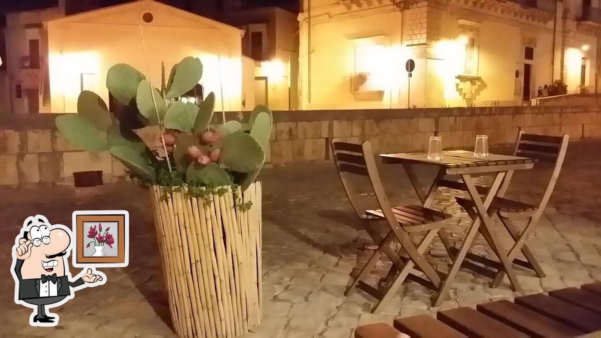 Siediti a un tavolo di Le Gioie - Posto Siciliano.
