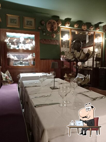 Dai un'occhiata agli interni di Trattoria Alla Vedova.