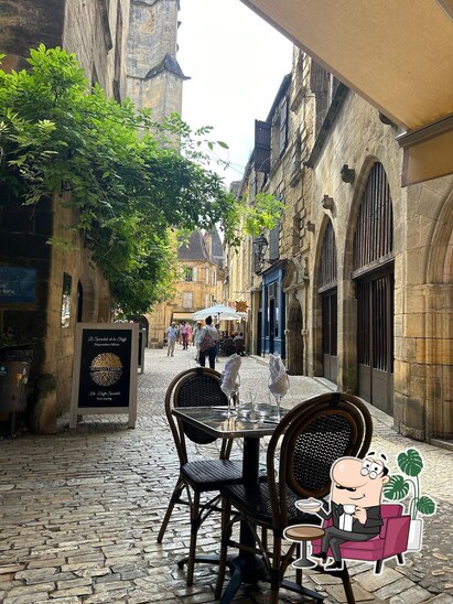 Installez-vous à l'une des tables de Auberge Le Mirandol Sarlat la Canéda.